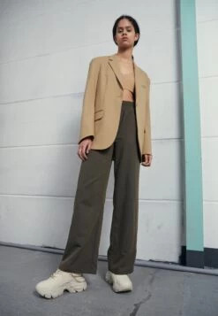 Buffalo Vegan Binary Chain 2.0 - Trainers - Beige/Gold -Fashion Shoe Store 3905aee3f67a4e8b92301ad869238b83