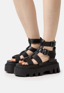 Buffalo Flora Fisher - Platform Sandals