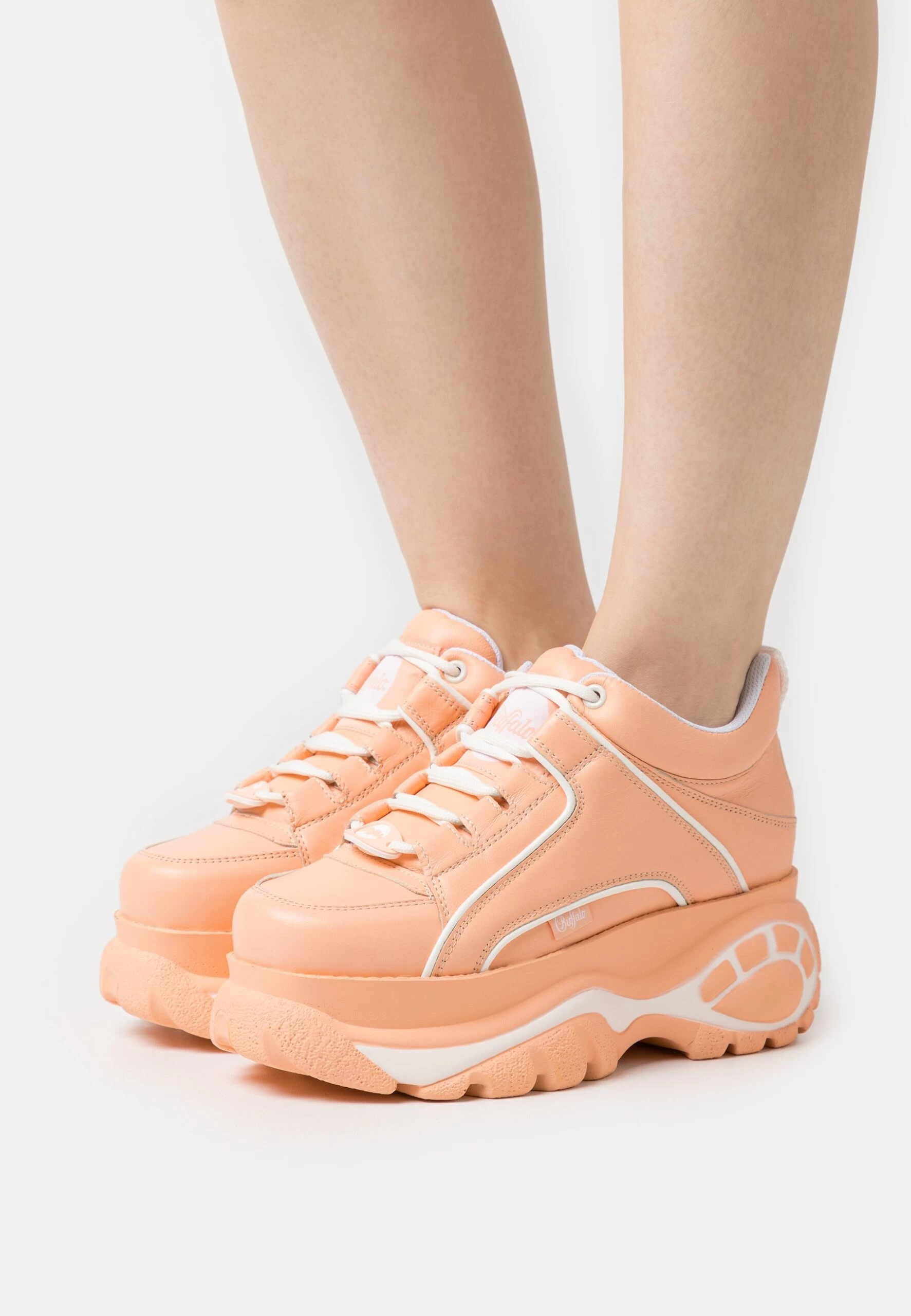 Buffalo Trainers - Peach
