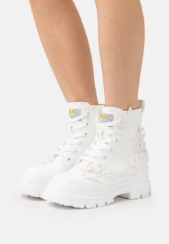 Buffalo Aspha Butterflies - Platform Ankle Boots - White